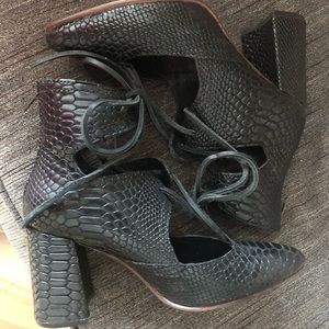 Freebird by Steven black croco Joyce size 9